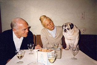 Kurt und Gisela Peters zu Tisch mit Paluccas letztem Lebensgefährten.