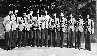 Teddy Stauffers Original Teddies. Hans Berry als vierter, Teddy Stauffer als sechster von links (1936) 