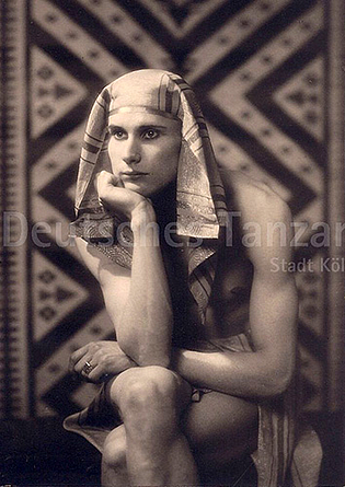 Heinz Schwarze im „ägyptischen“ Kostüm. Um 1930. 
