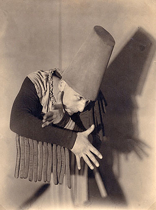 Wolfgang Martin Schede tanzt einen ‚Gaukler‘, Musik: Paul Hindemith, Wiesbaden 1928.