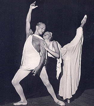 Kurt Lenz mit Eva Brigitta Hartwig (später: Vera Zorina) als Mitglieder des Gsovsky-Balletts im Berliner „Wintergarten“, ca. 1933.