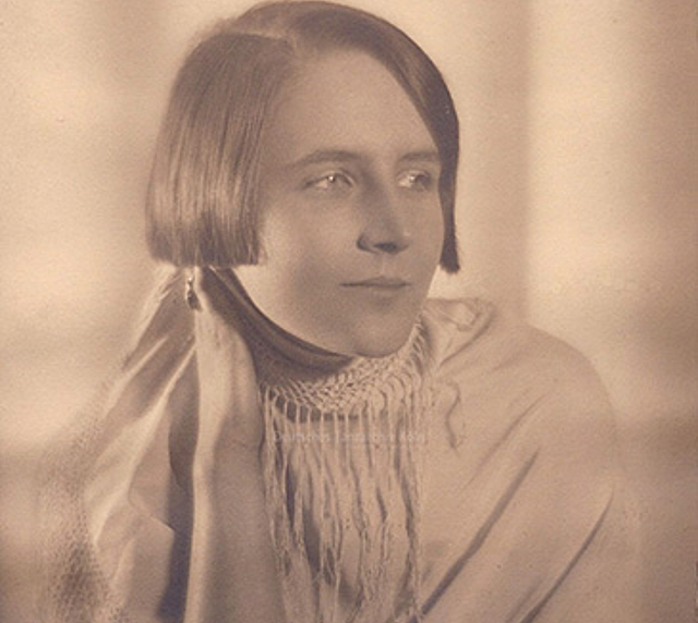 Die Tanzkritikerin Leonie Dotzler, ca. 1925.