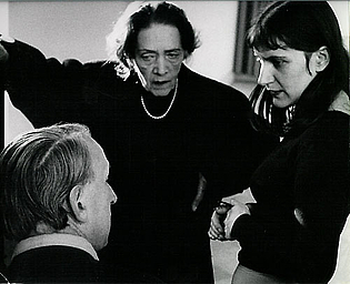 Manja Chmièl (rechts) mit Mary Wigman und Ulrich Keßler.