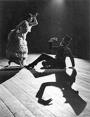 Edwin Denby und Claire Eckstein in der ‚Regimentstochter‘ (Gaetano Donizetti), Theater am Schiffbauerdamm 1930 (Regie: Arthur Maria Rabenalt).
