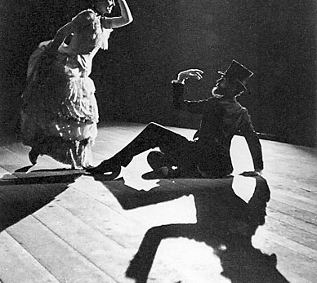 Edwin Denby und Claire Eckstein in der ‚Regimentstochter‘ (Gaetano Donizetti), Theater am Schiffbauerdamm 1930 (Regie: Arthur Maria Rabenalt).