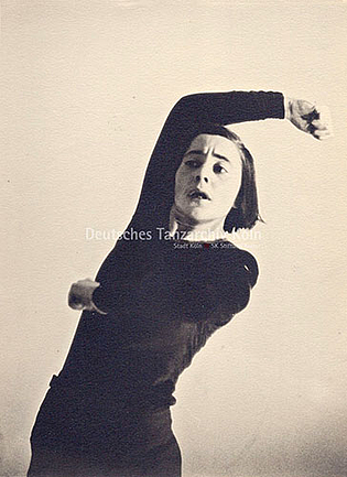 Til Thiele tanzend in den 1930er Jahren, als Mitglied der Palucca-Schule. 