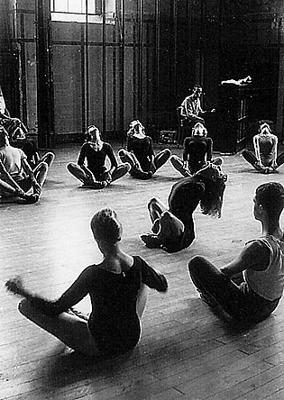 Dore Hoyer unterrichtet auf der Internationalen Sommerakademie des Tanzes in Krefeld 1959