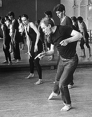 Annelise Löffler: Hans von Manen unterrichtet auf der Internationalen Sommerakademie des Tanzes, 1983
