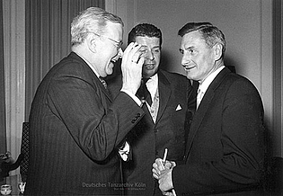 Klaus Geitel zwischen zwei Rauchern im Verlag (19.3.1964): Friedrich Luft (links) und Dr. Georg „Ramses“ Ramseger (rechts), der WELT-Feuilletonchef (von 1953–1965).
