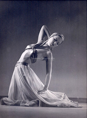 Ursula Deinert in ihrem „arabischen Tanz“, ca. 1936.