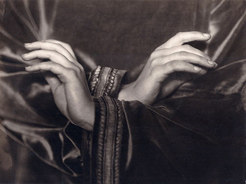 Die Hände von Niddy Impekoven, 1926 (in einem ihrer Tänze zu Kompositionen von Bach).