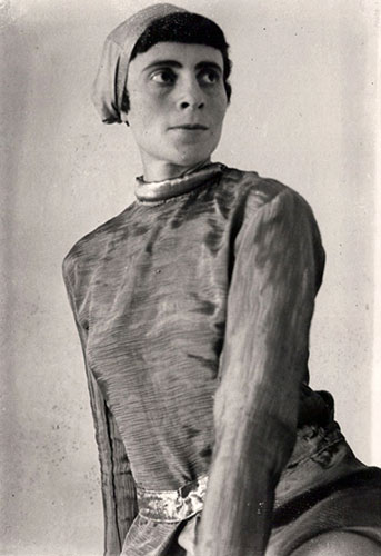 Jo Mihaly in ihrem Tanz ‚Der junge Herr‘, 1927