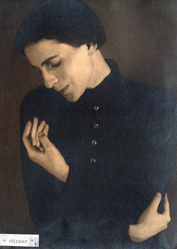 Jo Mihaly in ihrem Solotanz ‚Mütter‘, 1930