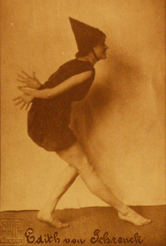 Edith von Schrenck in einem noch nicht identifizierten Tanz.