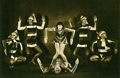 Vera Skoronel mit ihrer Tanzgruppe im ‚Tanzspiel‘, ca. 1927 in Berlin