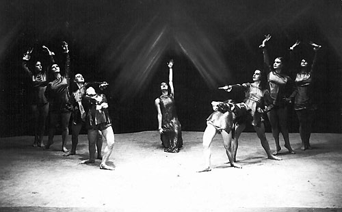  Mit ihrer Choreographie „Das böse Quadrat“ (auch: „Das Quadrat“) sorgte Vera Skoronel ab 1924 für Aufsehen.