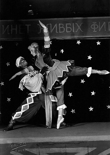 Sylvia Wenschau und Max Jacubowski in ‚Petruschka‘ (Strawinsky), Staatstheater Kassel 1954.