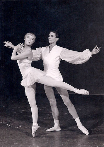Sylvia Wenschau und Hans Birkenstock in ‚Symphonie Classique‘ (Prokofieff), Städtische Bühnen Kiel 1956.